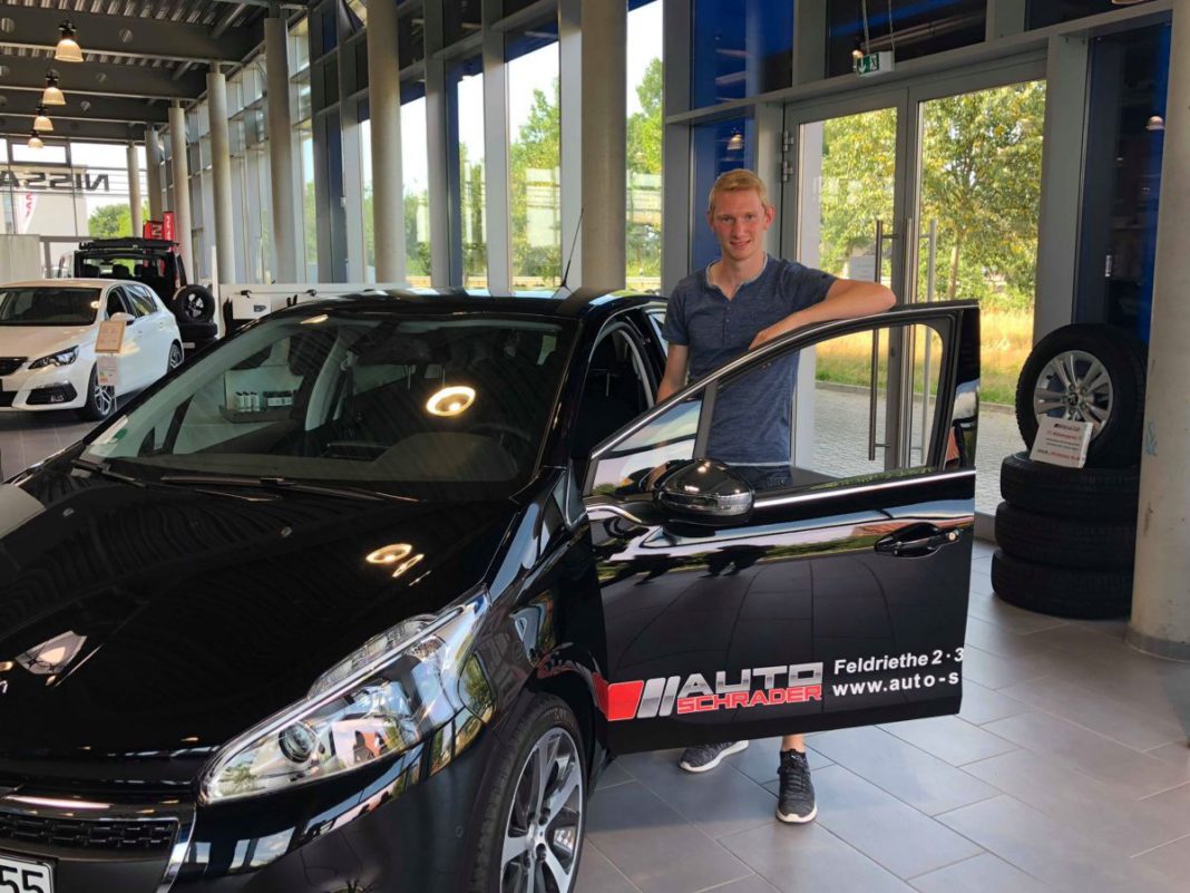 Auto Schrader sponsert Auto für Sportler des Jahres Garbsen City News