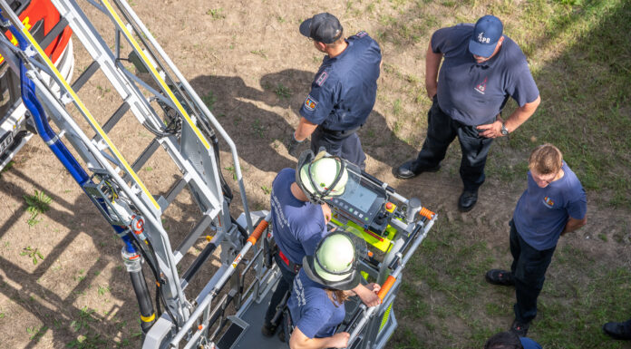 Ausbildung für die Sicherheit in Garbsen: Freiwillige Feuerwehr übt mit den neuen Drehleitern