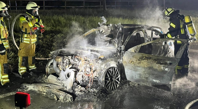 PKW Brand auf der A2