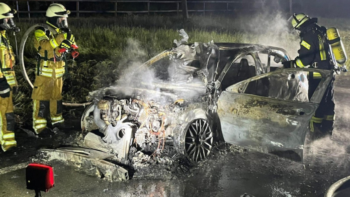 PKW Brand auf der A2