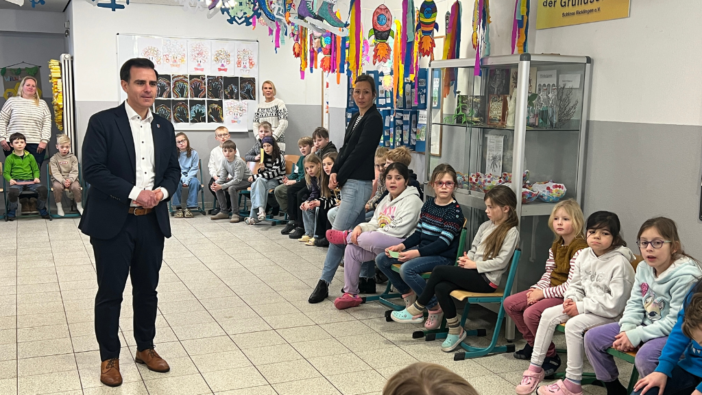 Engagierter-Austausch-B-rgermeister-Provenzano-besucht-Grundschule-Schlo-Ricklingen