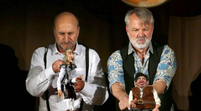 Im Theater für Kinder wird Don Quijote in aufregenden Abenteuern lebendig. Ein Puppenspiel für die ganze Familie