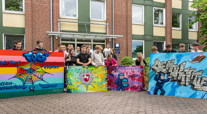 Das Projekt "Polizeischutz für die Demokratie" stärkt die Resilienz von Schülern und thematisiert demokratiegefährdende Tendenzen