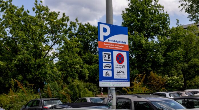 Die neuen Benutzerregelungen sollen den Missbrauch der Stellflächen abstellen und die Nutzung der P + R-Plätze optimieren. Montags bis freitags zwischen 2 und 4 Uhr ist Parkverbot