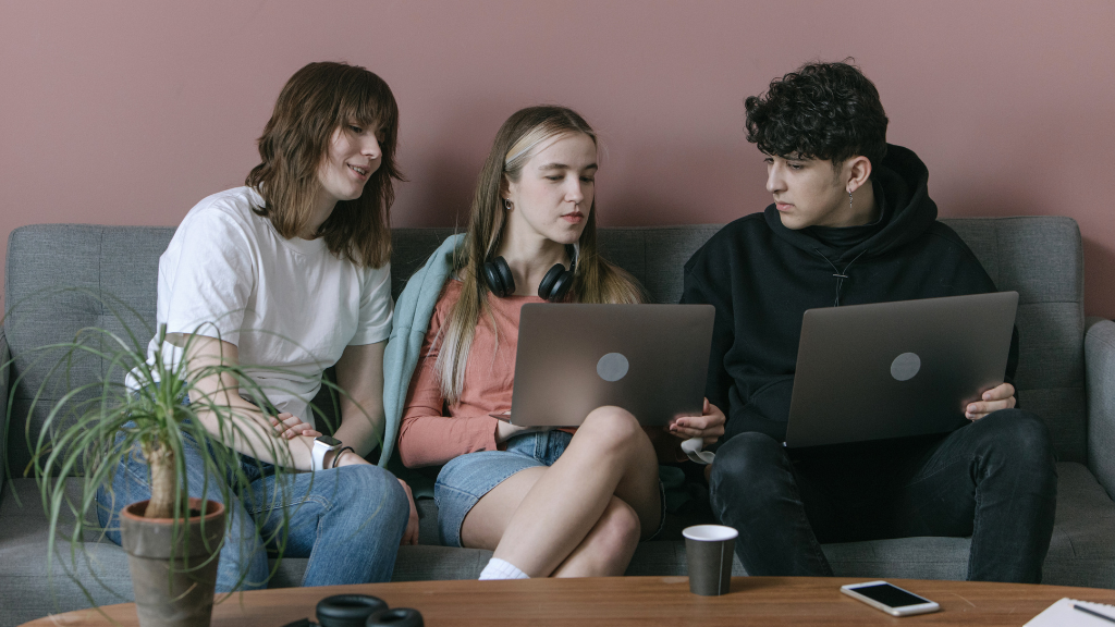 Neues-Lerncaf-im-M-rchenviertel-Jugendliche-er-ffnen-ihren-selbst-gestalteten-Lernort-am-6-Dezember