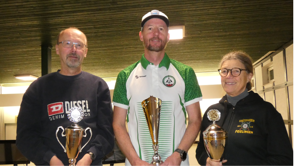 Erfolgreiches-Schweinepreis-und-Wurstschie-en-in-Frielingen-Einladung-zum-Weihnachtspreisschie-en