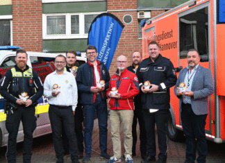 Kleine Löwen spenden großen Trost – Lions-Club Garbsen unterstützt Polizei und Johanniter