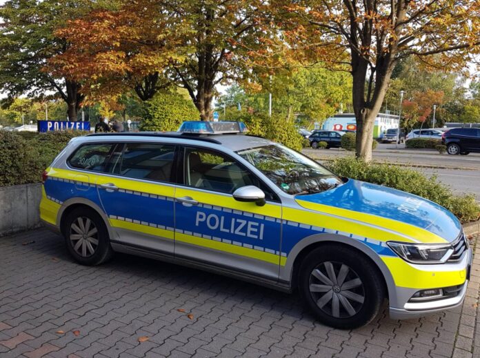 Schwerer Unfall zwischen Frielingen und Bordenau: Garbsener schwebt in Lebensgefahr nach Kollision mit Baum
