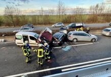 Verkehrsunfall auf der A2 – fünf Pkw beteiligt, MANV-Alarmierung ausgelöst. Sechs Personen leicht verletzt, Rettungskräfte im Einsatz