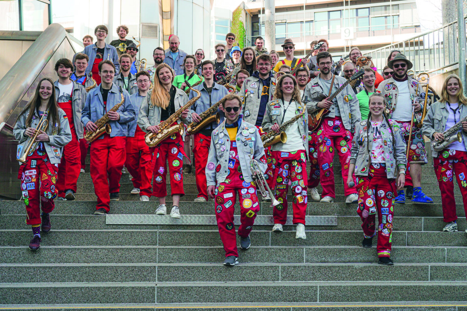 Rote Hosen, große Stimmen: Mitsingfestival mit Show Big Band, Wunschliedern per Handy und Singegottesdienst, Eintritt frei