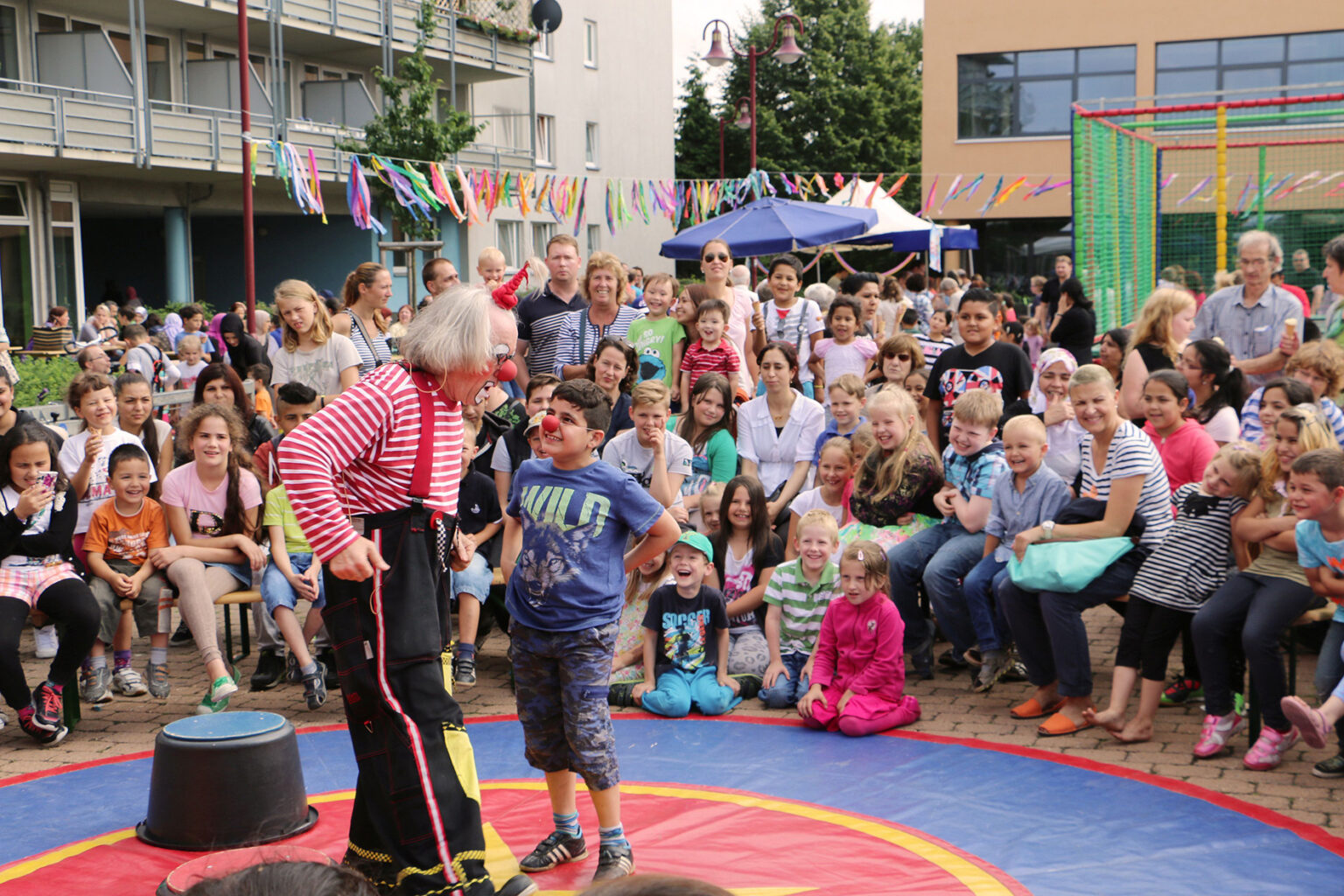 Kinderfest zum Ferienstart in Garbsen: Am 1. Juli gibt es auf dem Hérouville-St.-Clair-Platz Spiel, Mitmachaktionen und Eis